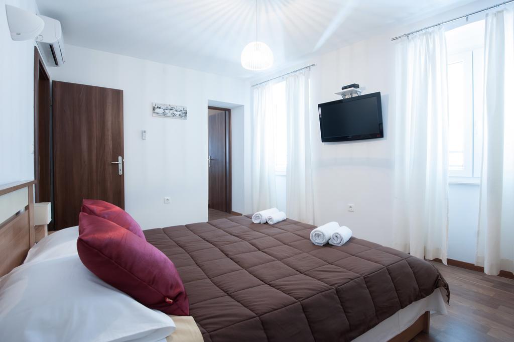 Rooms & Apartments 72 ซาดาร์ ห้อง รูปภาพ