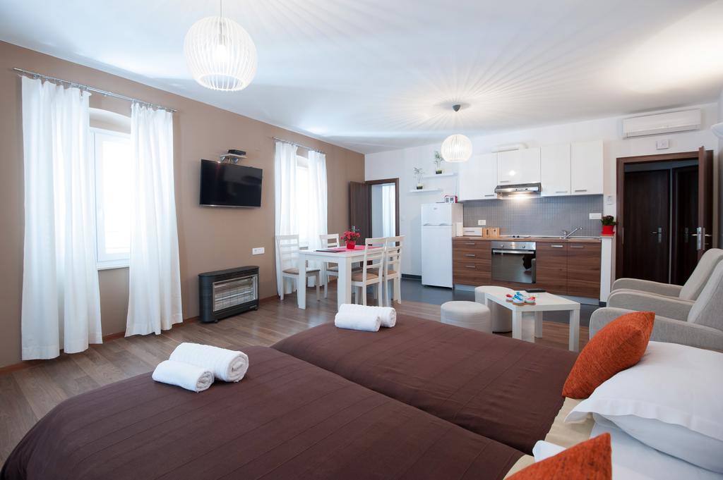 Rooms & Apartments 72 ซาดาร์ ห้อง รูปภาพ