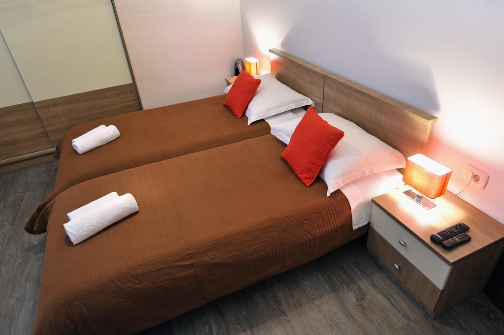 Rooms & Apartments 72 ซาดาร์ ภายนอก รูปภาพ